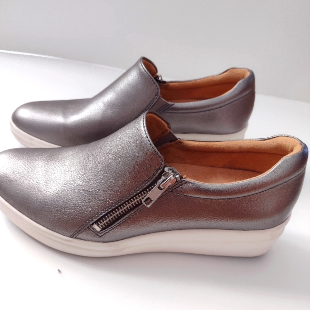 Alizernatur SOUL Naturalizer Turner Slip-on Sneaker / SILVER / Size 9